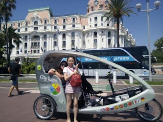 Un paseo en rickshaw eléctrico privado de 1,50 horas en la Riviera francesa